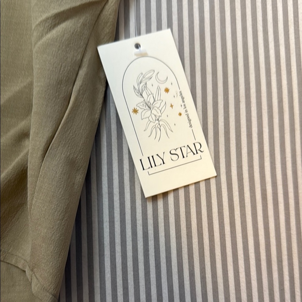 Lily Star Cream Button Down Shirt with Tie Front and Notched Collar - Picture 2 of 4